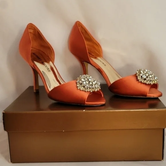 Nicole Miller Deep V Neck Jacquard Cocktail Dress - Picture 10 of 10